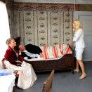 Kronprins Haakon og Kronprinsesse Mette-Marit fikk besøke rommet der Niels Henrik Abel døde (Foto: Gorm Kallestad / Scanpix)